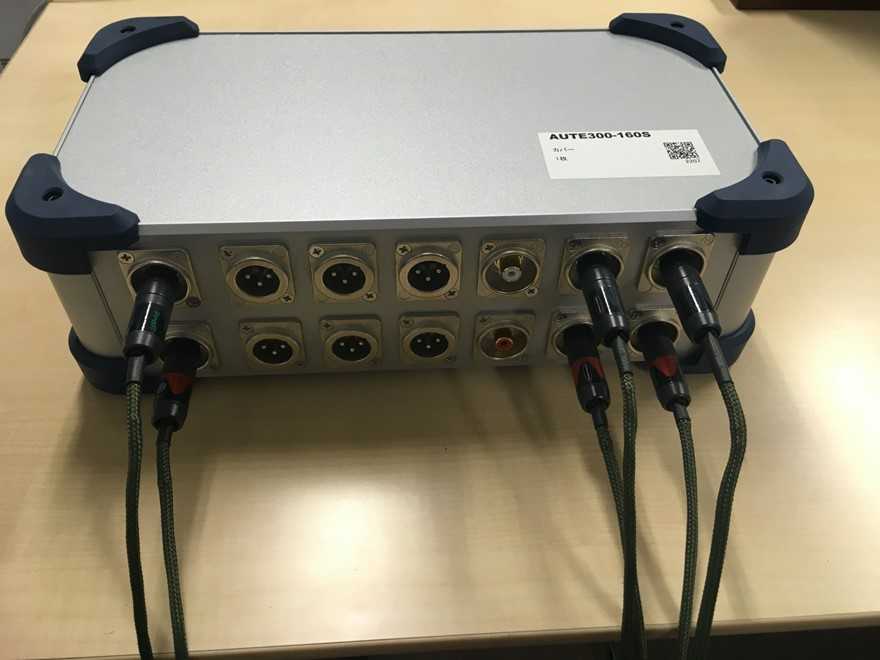 図6 ライン信号切り替え器（リアパネル）